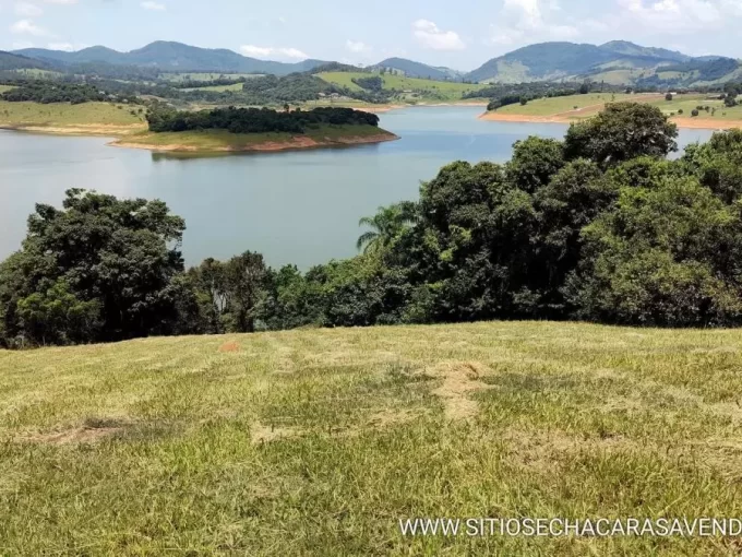 Terreno 5.000m² pé na água