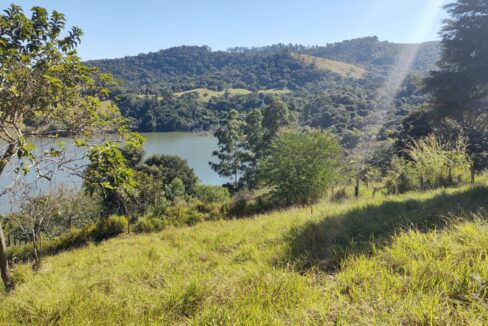 terreno com vista permanente e acesso a represa do jaguari a venda em joanopolis interior sp (4)