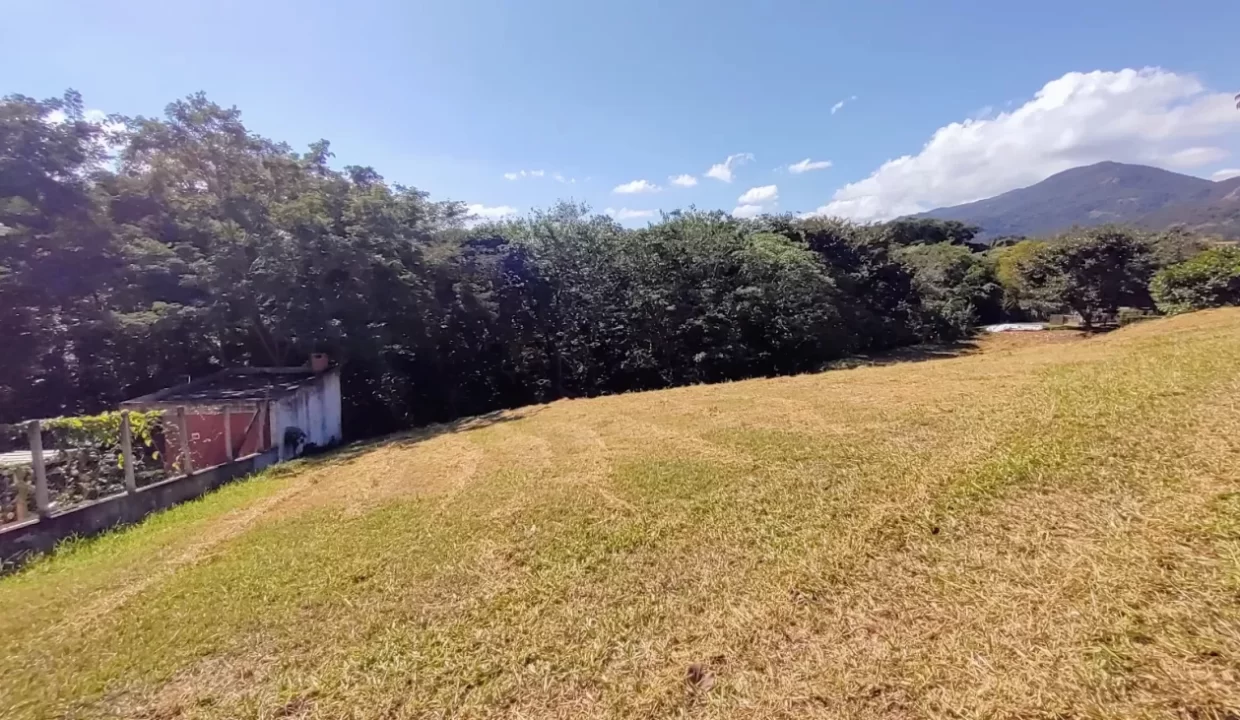 Terreno a venda condomínio entre serras e águas represa Jaguari em Vargem-SP (14)