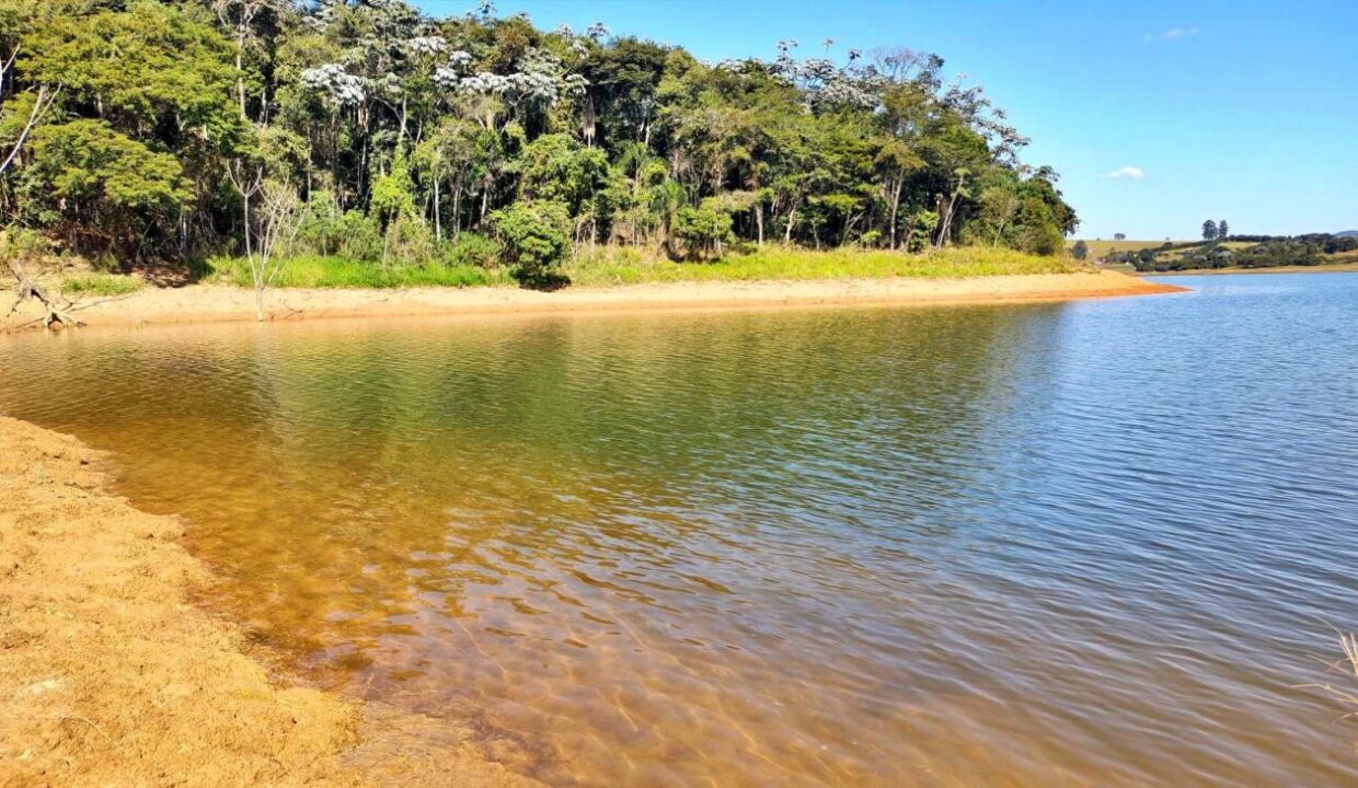 terreno a venda pé na água acesso exclusivo a represa Jaguari em Joanopolis interior de SP (5)