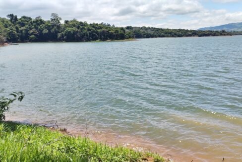 Terreno pé na água 4.600m²