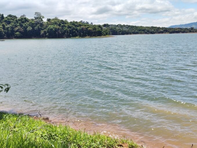 Terreno pé na água 4.600m²