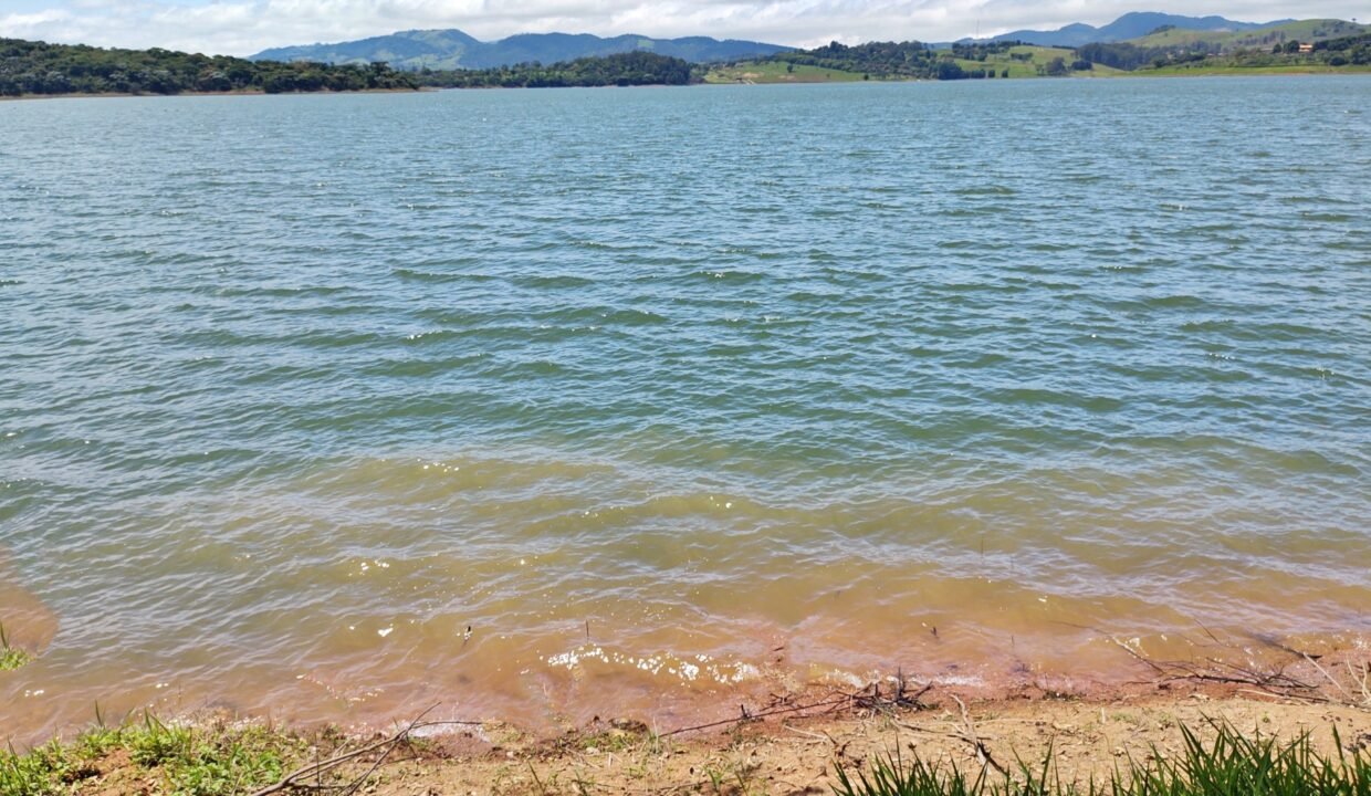 Terreno pé na água 4 (4)