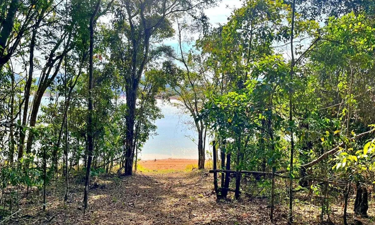 terreno grande 4.700m, pé na água a venda represa Jaguari Joanópolis SP (12)