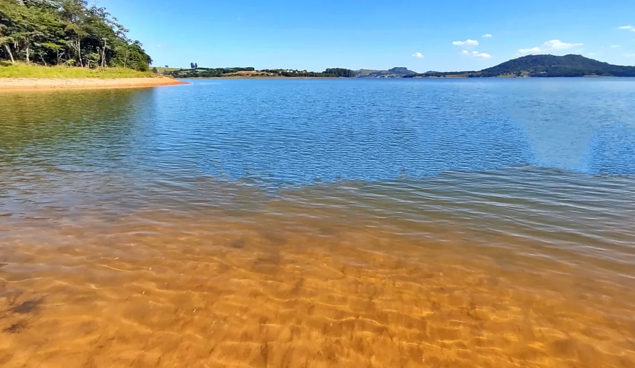 terreno grande 4.700m, pé na água a venda represa Jaguari Joanópolis SP (8)