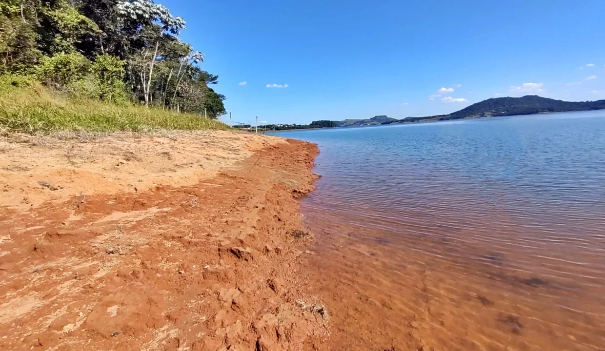 terreno grande 4.700m, pé na água a venda represa Jaguari Joanópolis SP (9)