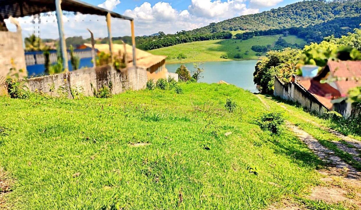 Terreno grande 3.000 metros pé na água a venda represa Jaguari em Joanópolis SP (1)