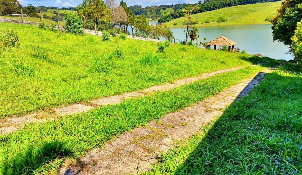 Terreno grande 3.000 metros pé na água a venda represa Jaguari em Joanópolis SP (4)