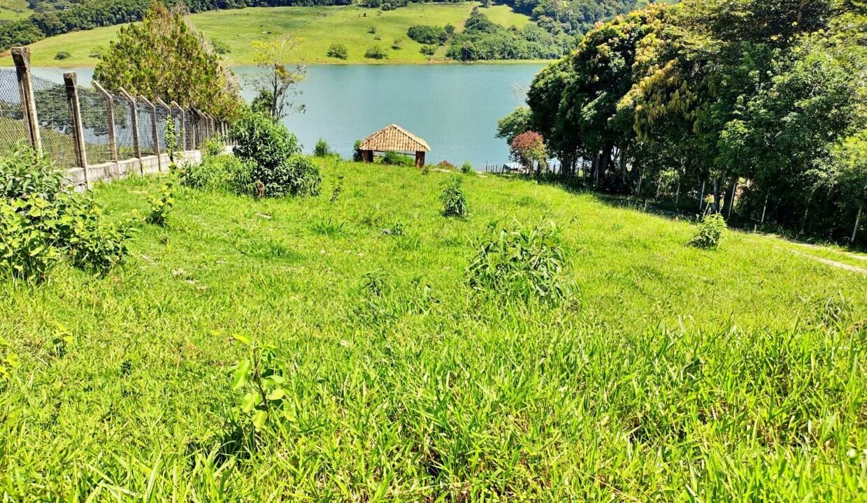 Terreno grande 3.000 metros pé na água a venda represa Jaguari em Joanópolis SP (5)