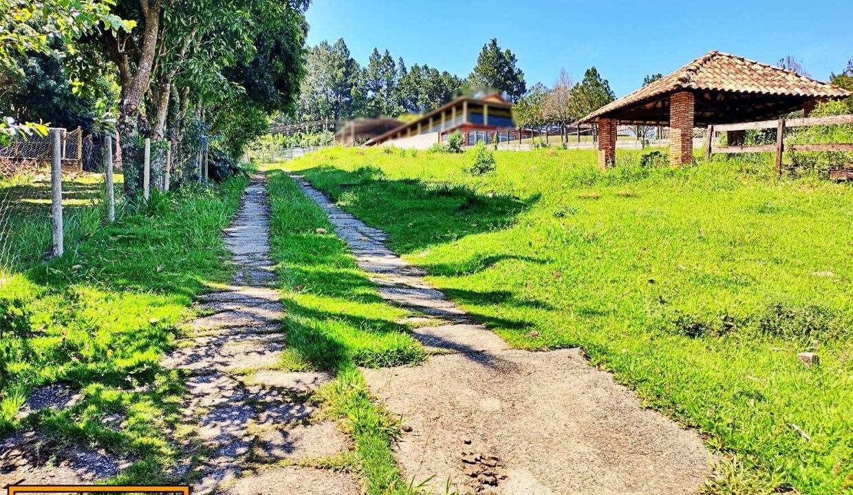 Terreno grande 3.000 metros pé na água a venda represa Jaguari em Joanópolis SP (9)